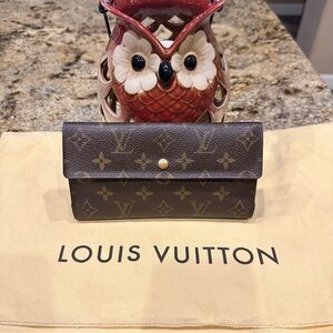 NWOT Louis Vuitton Brown Monogram Wallet Iconic Design